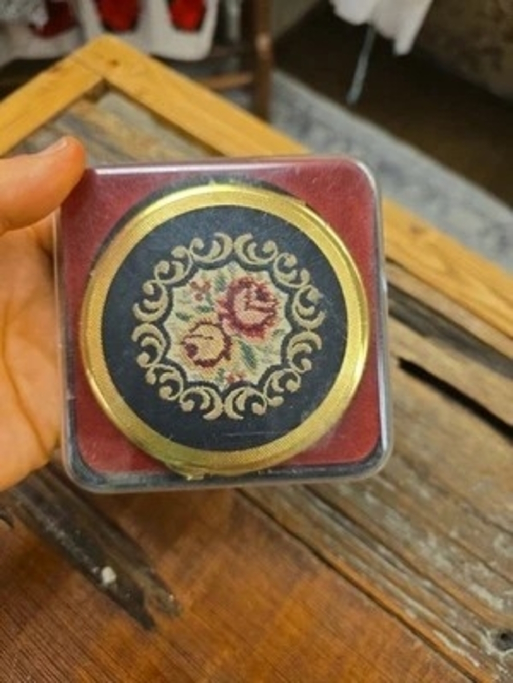 Vintage Floral Embroidered Compact Mirror - Gold & Navy